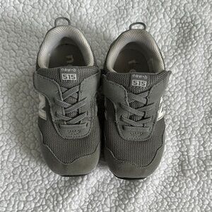 New Balance Gray Sneakers with Mesh Upper and Lace-Up Design